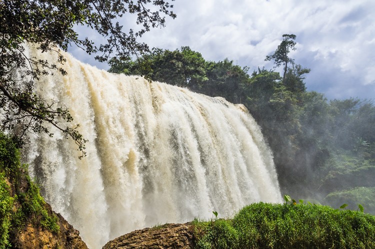 De 'olifant watervallen' in Dalat, Vietnam